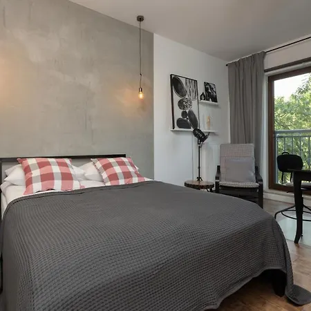 Stylish & Trendy 1 Bedroom Wola With Parking By Renters