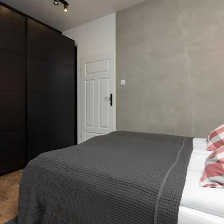 Stylish & Trendy 1 Bedroom Wola With Parking By Renters *