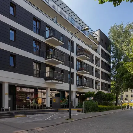 Stylish & Trendy 1 Bedroom Wola With Parking By Renters
